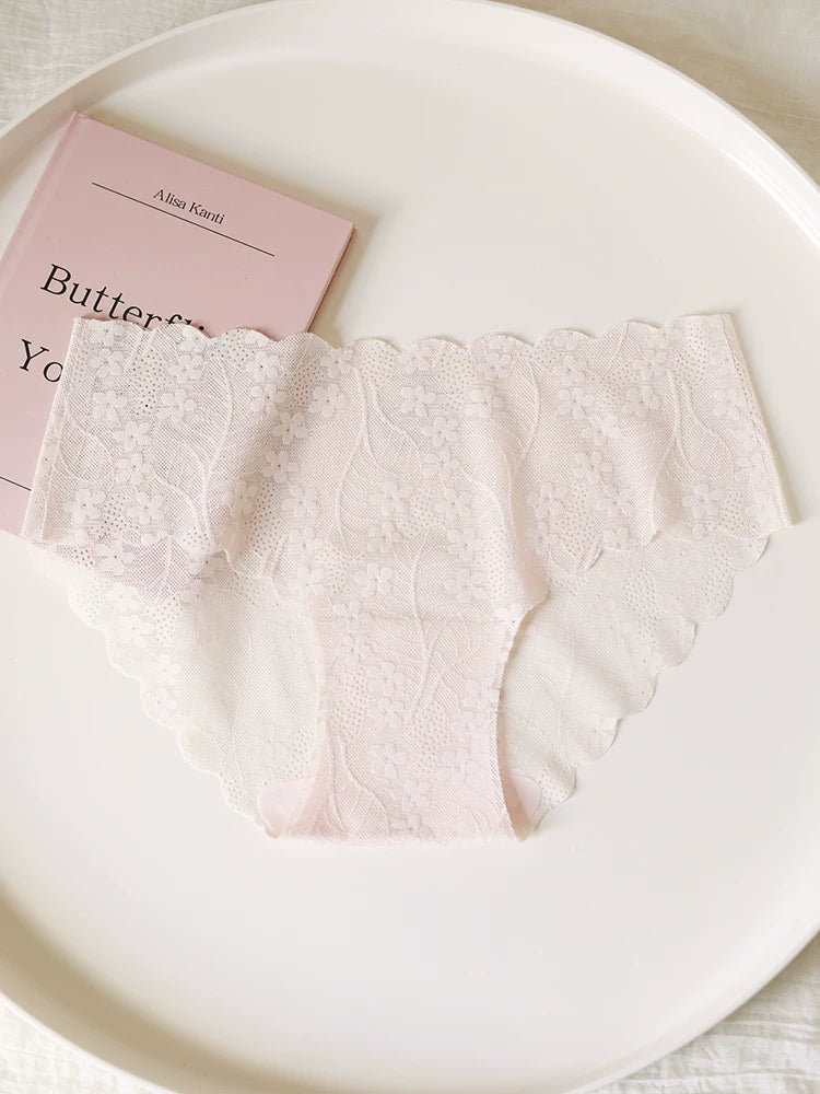 French-Inspired Floral Lace Low-Waist Seamless Breathable Panties with Cotton Crotch