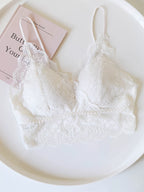 French-Inspired Vintage White Wireless Bandeau Bra with Lace Trim