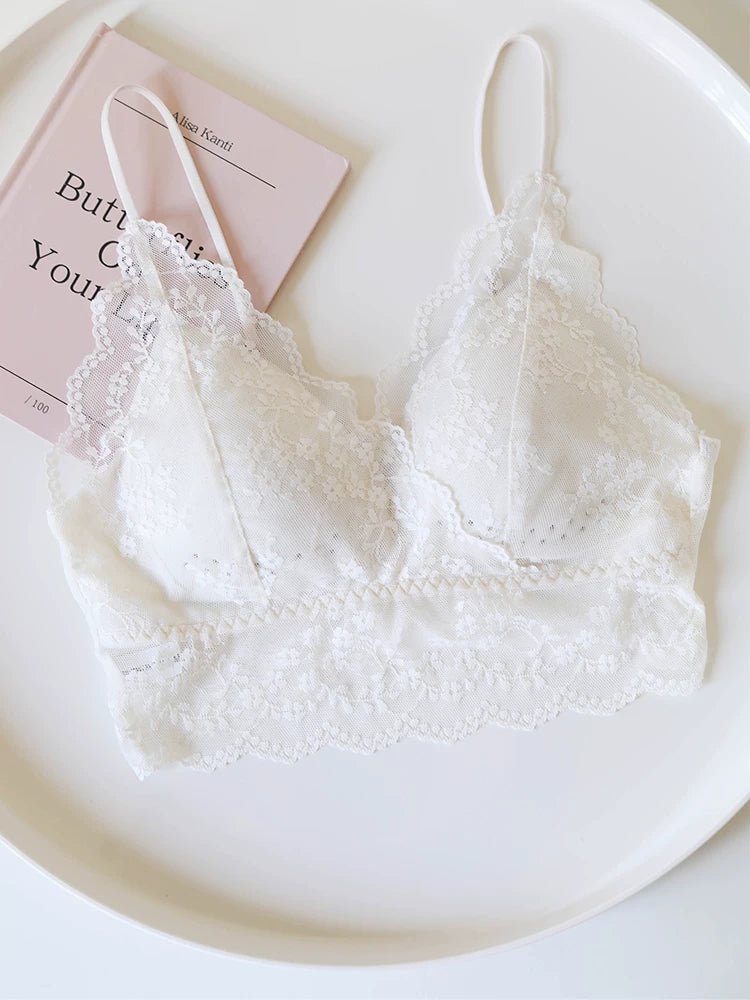 French-Inspired Vintage White Wireless Bandeau Bra with Lace Trim