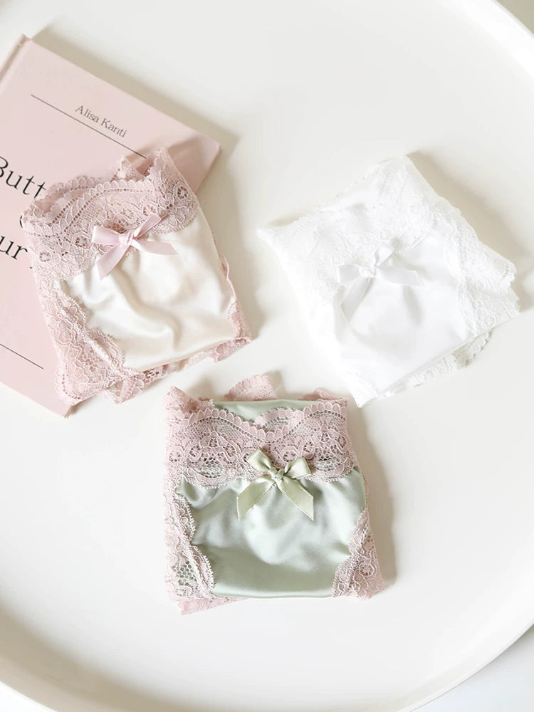 French-Inspired Vintage Lace Panties with Low Waist and Bow Trim