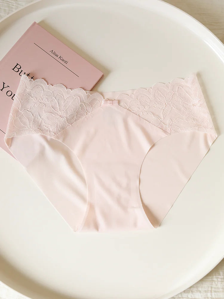 Seamless Ice Silk Low-Waist Briefs with Bow Detail and Lace Trim