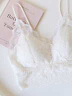 French-Inspired Vintage White Wireless Bandeau Bra with Lace Trim
