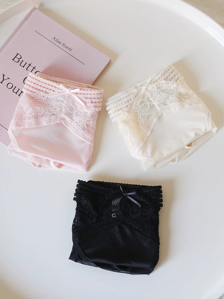 French-Inspired Vintage Mesh Panties with V-Waist and Lace Trim