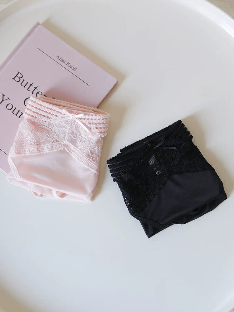 French-Inspired Vintage Mesh Panties with V-Waist and Lace Trim
