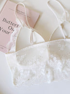 French-Inspired Vintage White Wireless Bandeau Bra with Lace Trim